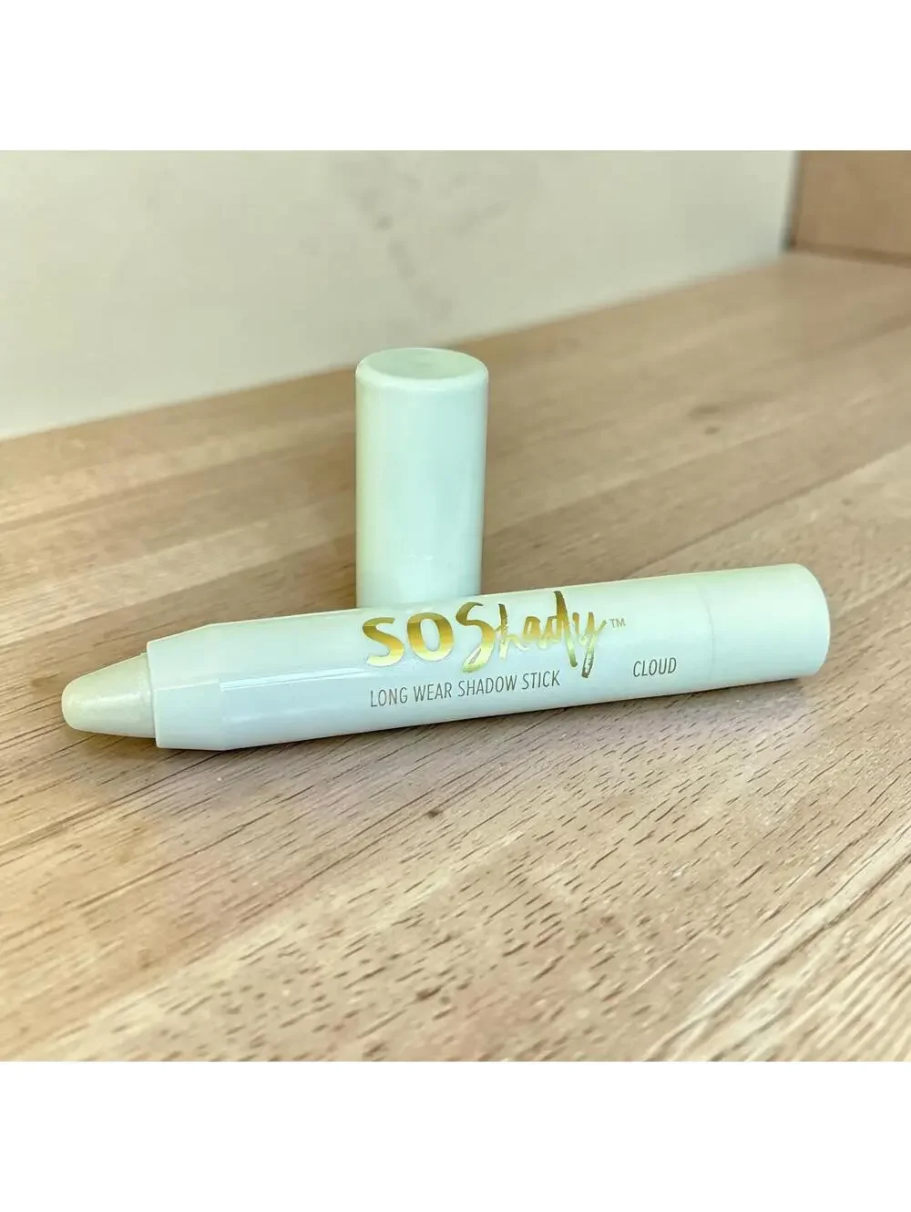 So Shiny Long Wear Shadow Stick Shade Cloud